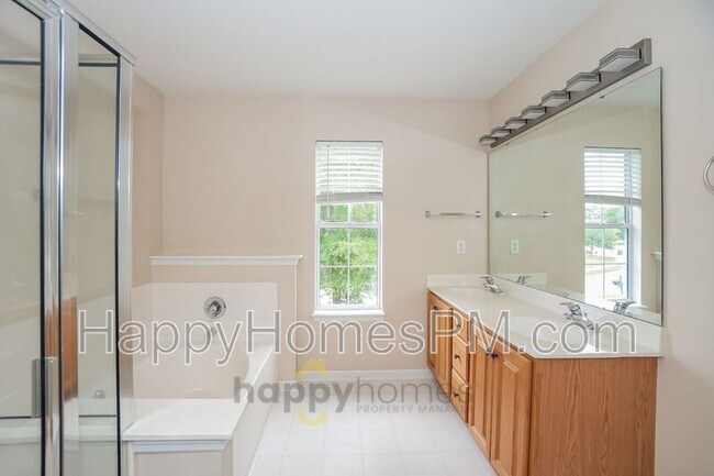 Building Photo - 1481 Endicot Way