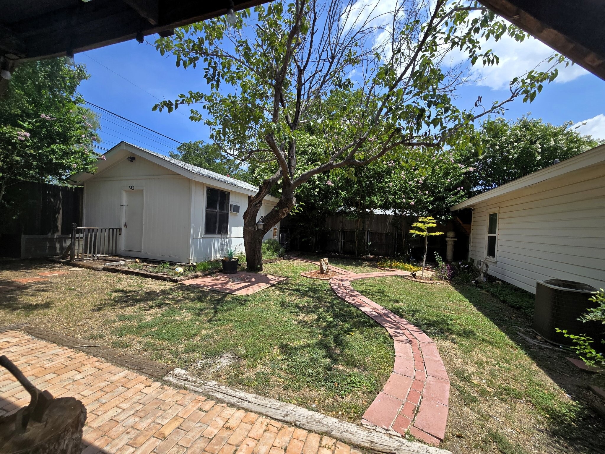 Building Photo - 2516 W Beauregard Ave