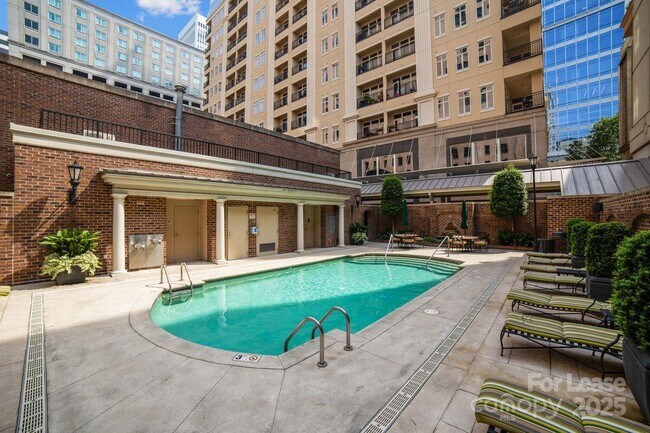 Building Photo - 230 S Tryon St