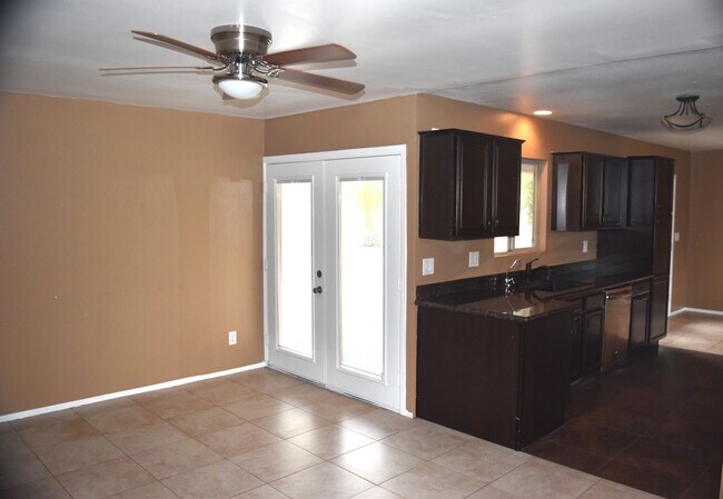 Building Photo - Awesome 5 Bed 2 Bath Home at ASU