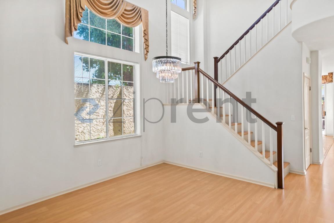 Building Photo - Unit