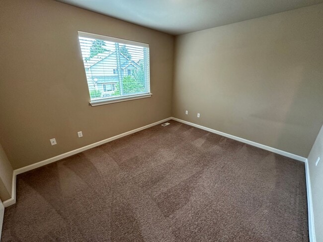 Building Photo - 1415 Grindstone Dr SE