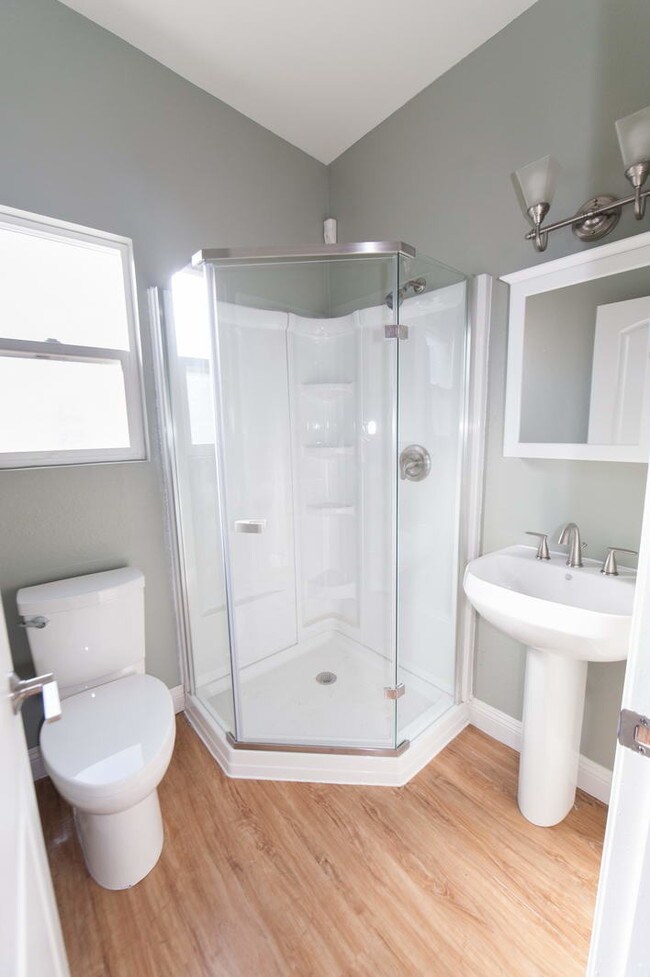 Building Photo - 1535 Livonia Ave