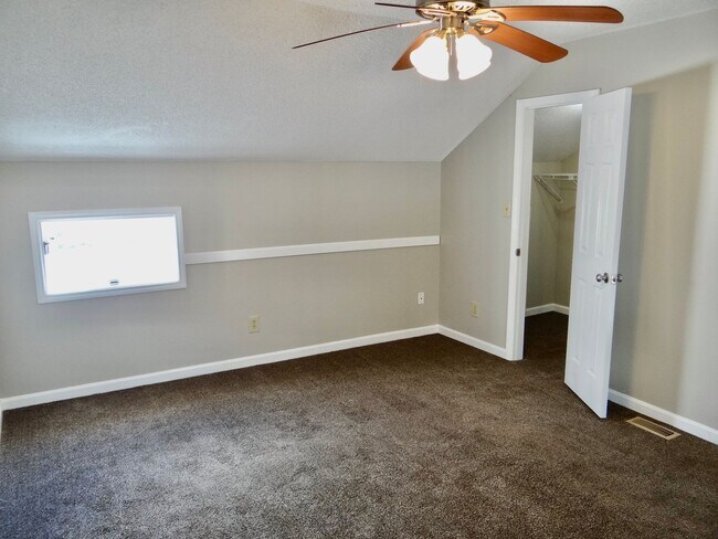 Building Photo - Rent Special w/ year lease- Beautifully Remodeled 2 Bed/2 Bath in Deer Creek @ Deerfield Surfside