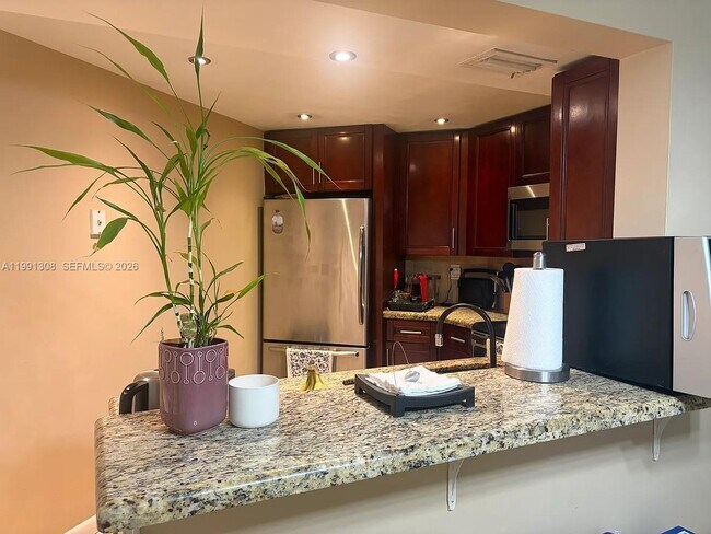 Building Photo - 9715 Fontainebleau Blvd