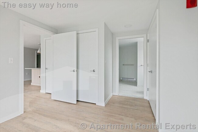 Building Photo - 10 Soden St