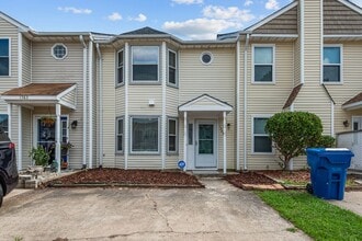 Building Photo - 1365 Longlac Rd