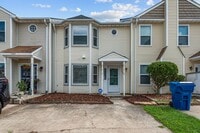 Building Photo - 1365 Longlac Rd