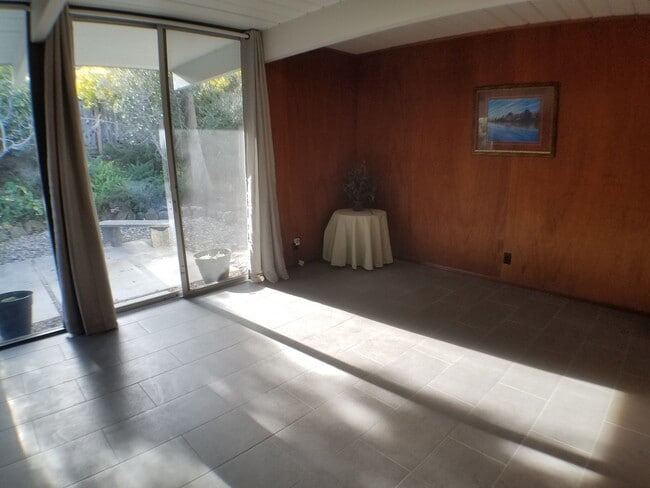 Building Photo - Eichler home near downtown Walnut Creek