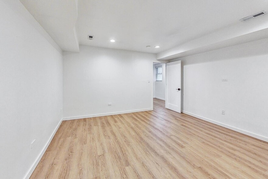 Building Photo - 2002 W Coulter St