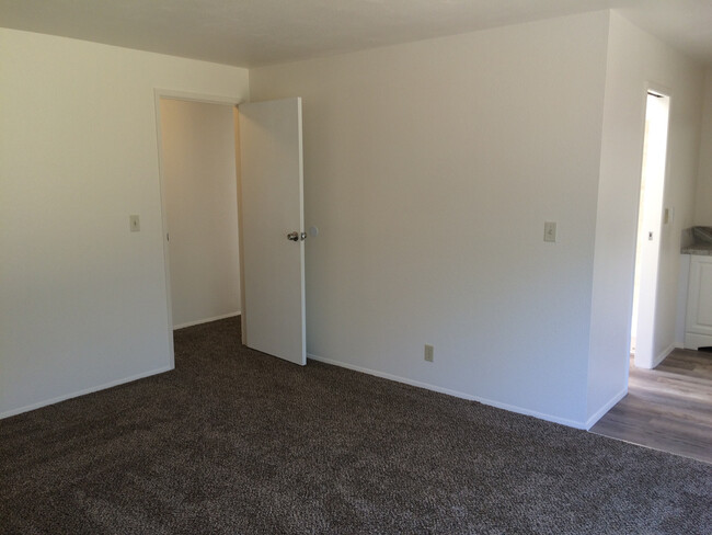 Building Photo - 3bed 2 bath House For Rent!