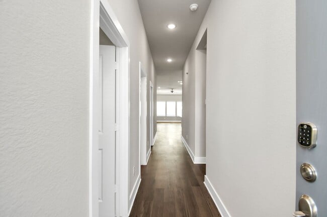 Building Photo - Elm