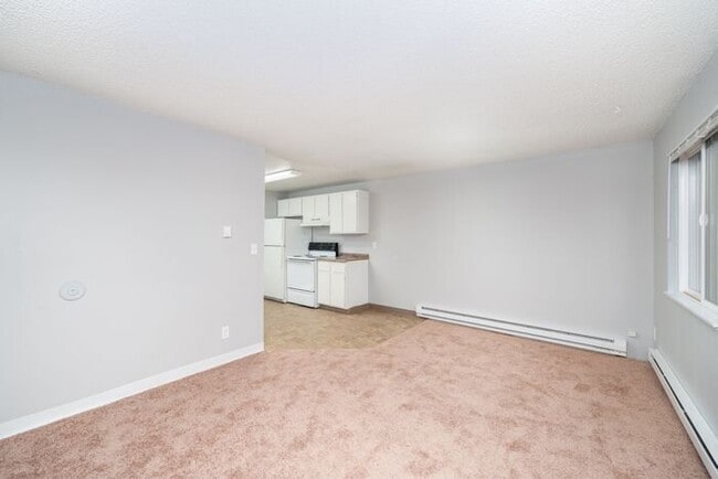 Building Photo - 1st Month FREE!!! 1 Bedroom minutes away from Downtown! Pets OK!