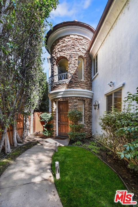 Building Photo - 15525 Morrison St