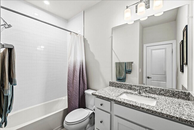 Building Photo - Like New! CLOSE TO I-95 & QUANTICO!