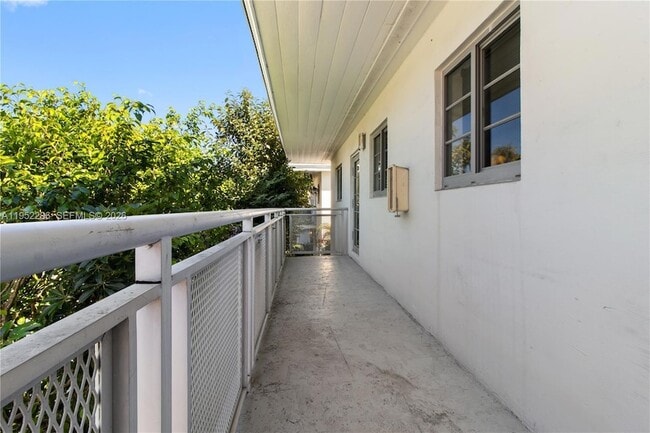 Building Photo - 1050 7th St