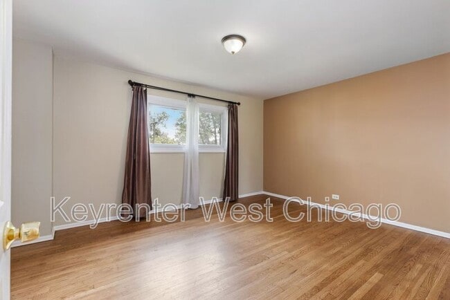Building Photo - 1003 S Finley Rd