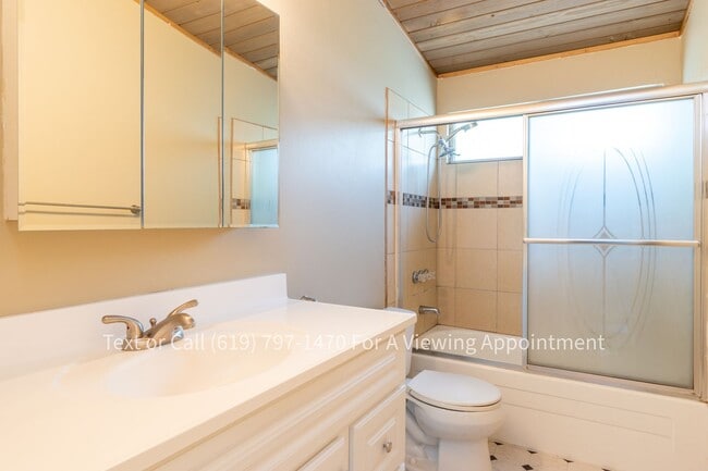 Building Photo - Nice Large 3 Bedroom, 2 Bath House