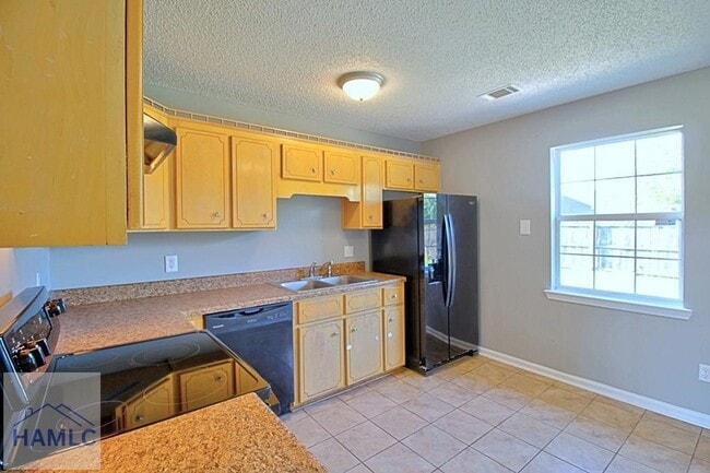 Building Photo - 850 Lyndsi Ln