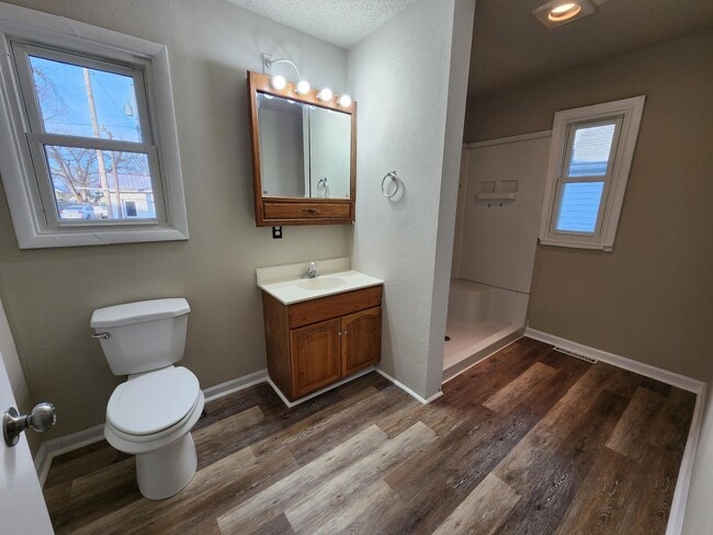 Building Photo - Newly updated 3 Bedroom 2 Bathroom Home-Located in Perry,IA