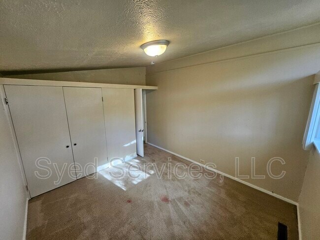 Building Photo - 1919 S Orchard St