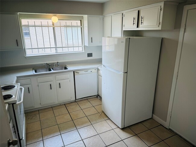 Building Photo - 15603 Raven Trail