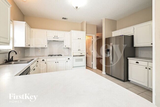 Building Photo - 2210 Meadowstone Dr