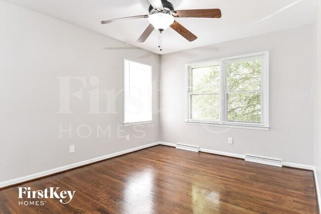 Building Photo - 1714 Clarendon Dr