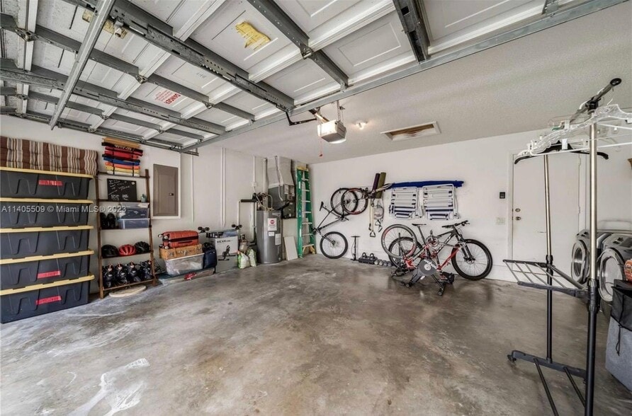 Building Photo - 1368 Presidio Dr