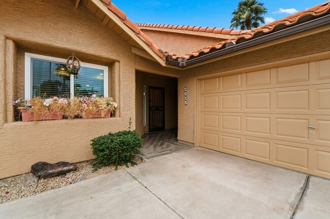 Building Photo - **COMING FEB 1st** Stylish Split-Floorplan Home in North Scottsdale