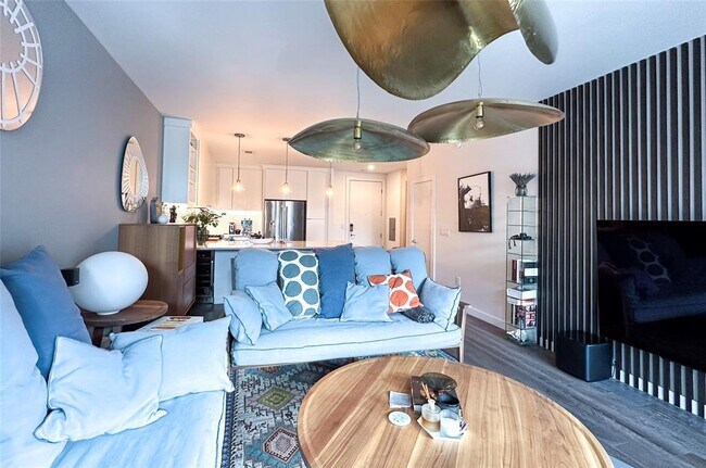 Building Photo - 900 S 1st St