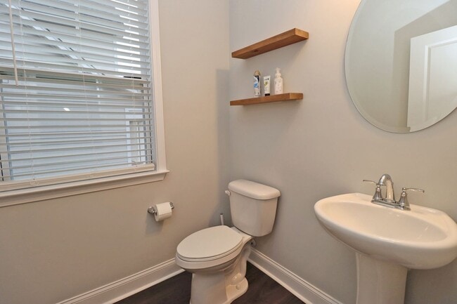 Building Photo - Fabulous 4 bedroom 2.5 Bath House ~ Minutes to Fort Jackson ~ Available June 2026!