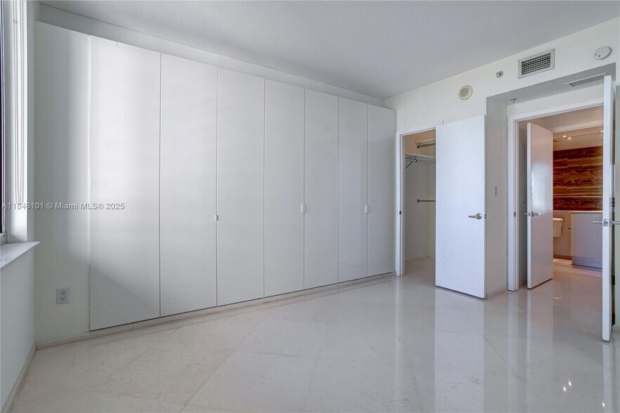 Building Photo - 325 S Biscayne Blvd