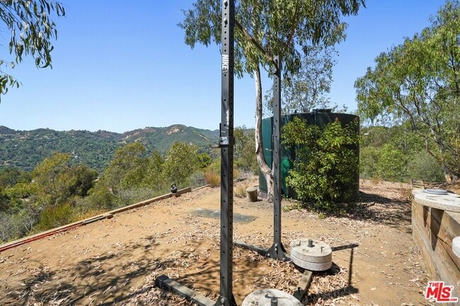 Building Photo - 21344 Colina Dr