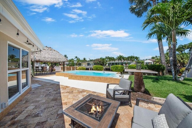 Building Photo - 220 SE 2nd Ave