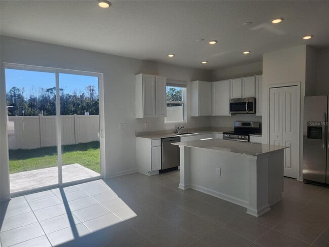 Building Photo - 2724 Skyline Lp