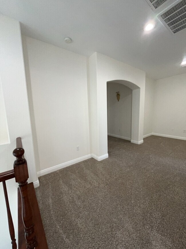 Building Photo - 533 Blanche Ct