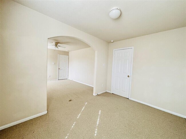 Building Photo - 14851 Fir Knoll Way