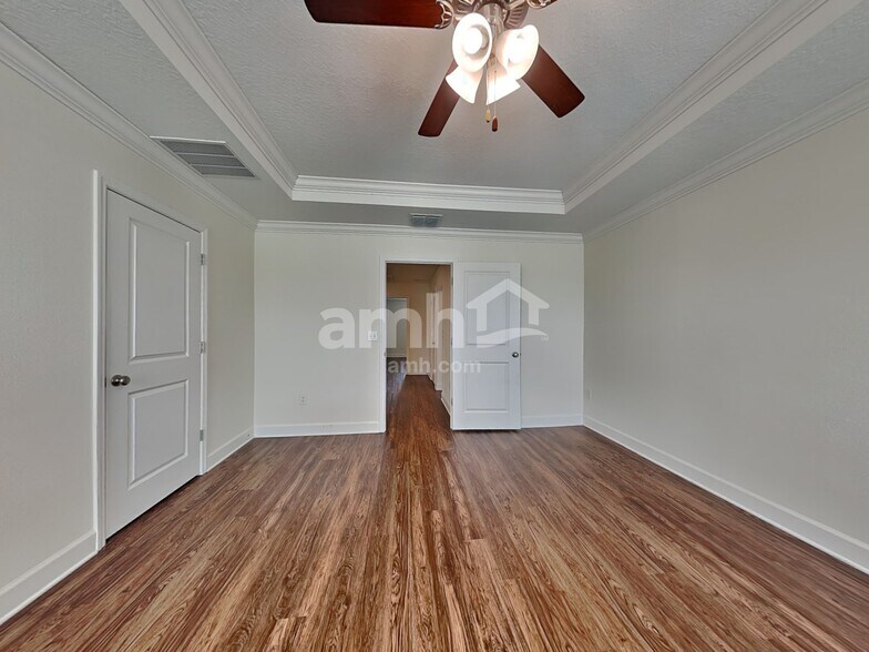 Building Photo - 1039 Walden Pond Dr