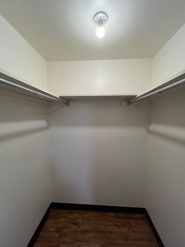 Building Photo - Mathews634 (KC-DT)