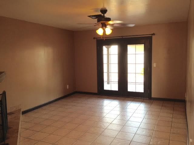 Building Photo - 3 Bedroom Condo in Sunset Mesa