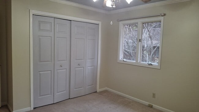 Building Photo - 108 Steele Dr