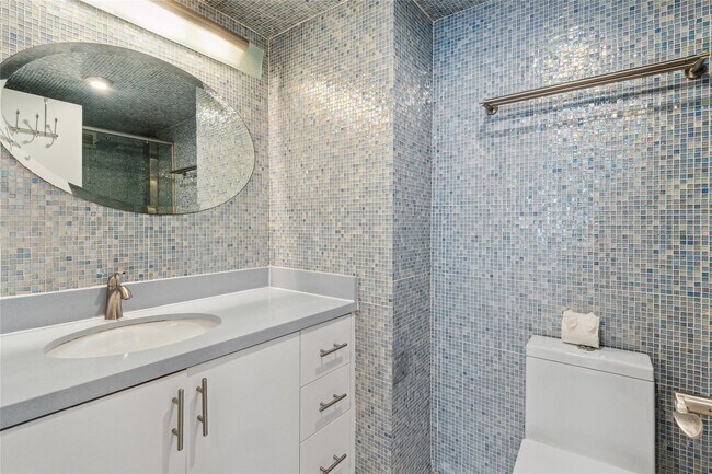 Building Photo - 2301 Collins Ave