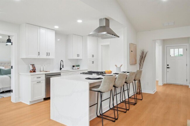 Building Photo - 10219 Rutland Village W