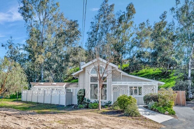 Building Photo - 1512 S Stage Coach Ln