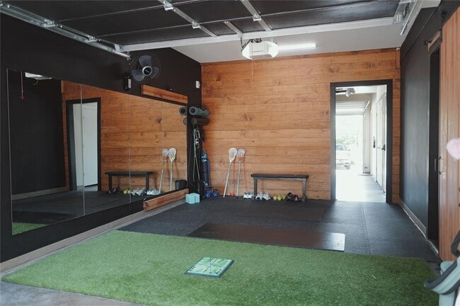 Building Photo - 604 N Bluff Dr