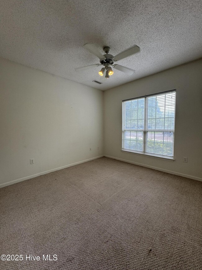 Building Photo - 1600 Sturdivant Dr