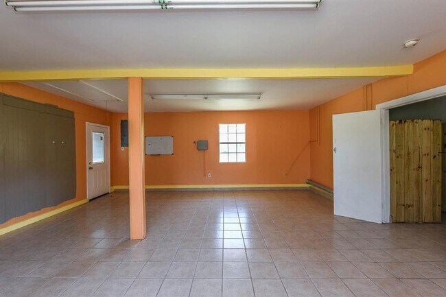 Building Photo - 8710 West Ln