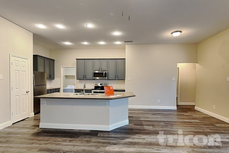 Building Photo - 12608 Summerwood Dr