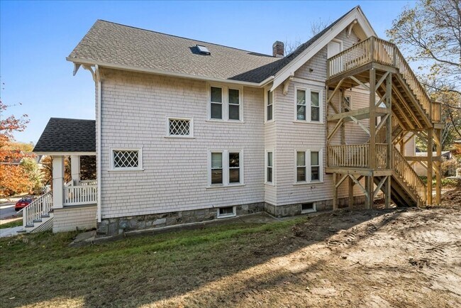 Building Photo - 15 Clearview Ave